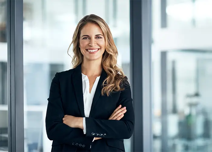 Smilende medarbejder, der byder velkommen til Bluecircle ordregister med UPS-relaterede fagtermer og tekniske begreber Smilende medarbejder, der byder velkommen til Bluecircle ordregister med UPS-relaterede fagtermer og tekniske begreber