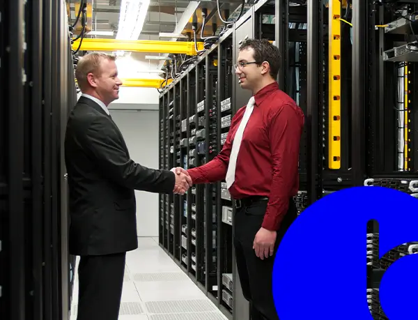 Samarbejde om UPS-anlæg – rådgiver og kunde indgår aftale i datacenter